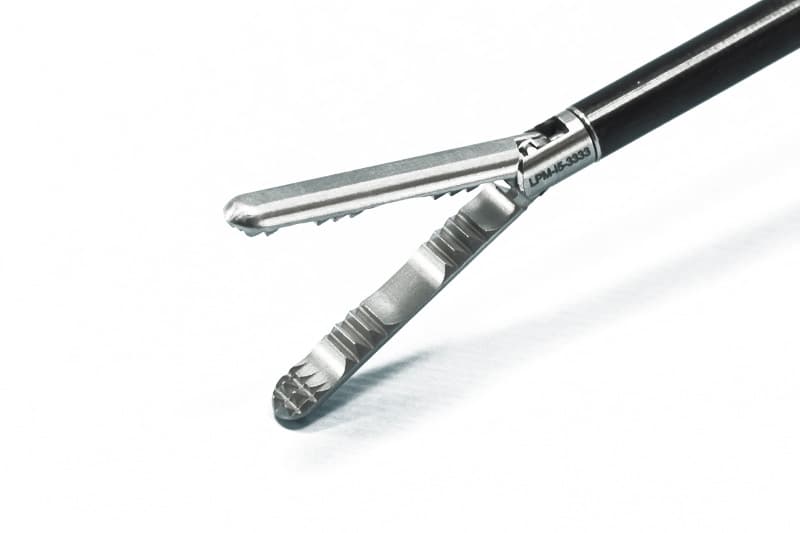 Затискач атравматичний (22 mm (мм), у сборі з кремальєрою, 5 mm (мм) х 36 cm (cм)