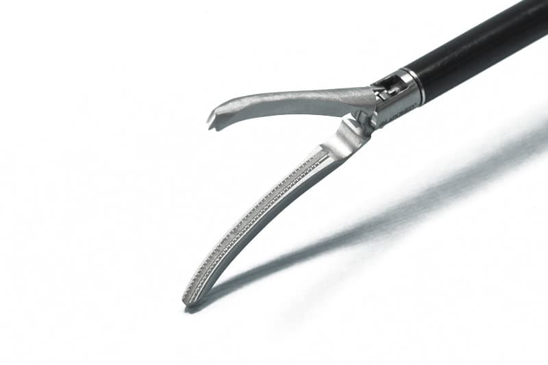 Затискач за ДеБейкі, вигнутий з тонкими браншами (31 mm (мм), у сборі з кремальєрою, 5 mm (мм) х 36